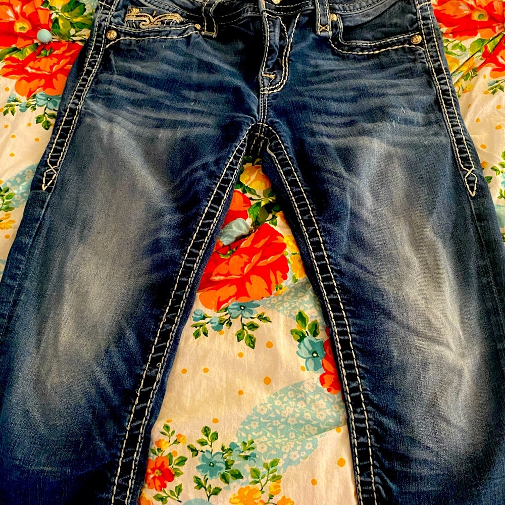 EUC Rock Revival Capri size 28. Light fading and distressing.